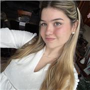 Hola, soy Xela, tengo 18 años y soy estudiante de Ade en Vigo , y me considero una persona muy carismática y trabajadora.